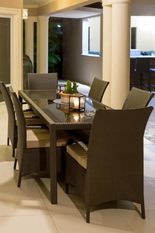 Villa with 4 Master Bedrooms w En-suite Bathrooms