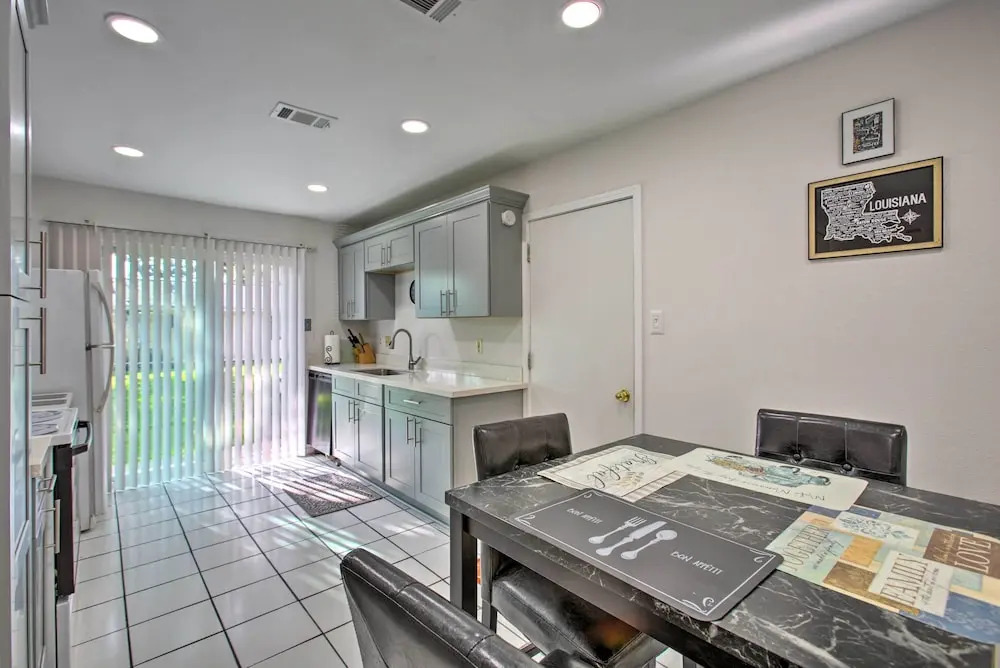 New! Laplace Townhome, 9 Mi to Lake Pontchartrain!