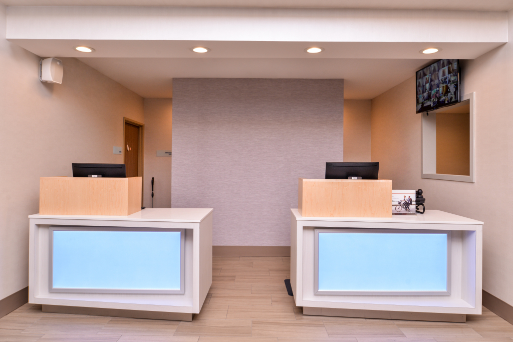 Holiday Inn Express & Suites Lacey - Olympia by IHG