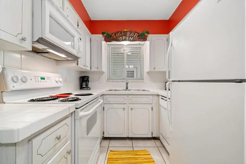 Waves 18, 2 Bedroom, Pool View, Heated Pool, Bbq, Wifi, Sleeps 6