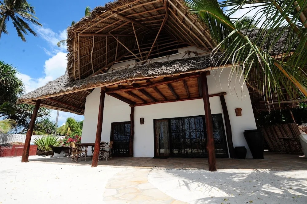 Beachfront Villa Patti ZanzibarHouses