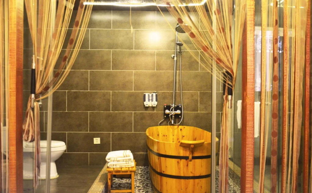 Shaoxing Laotaimen Luxun Native Place Youth Hostel