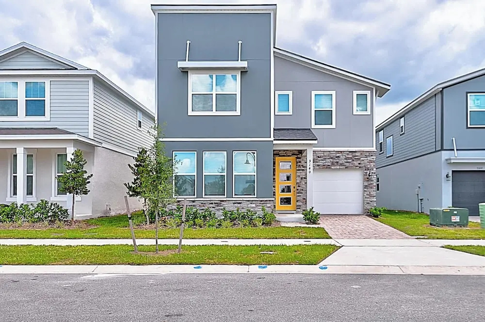 Luxury Family Getaway in Orlando w/ Private Pool & Games