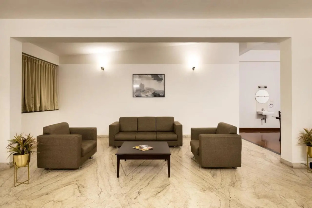 Hotel Paramount Suites & Service Apartments