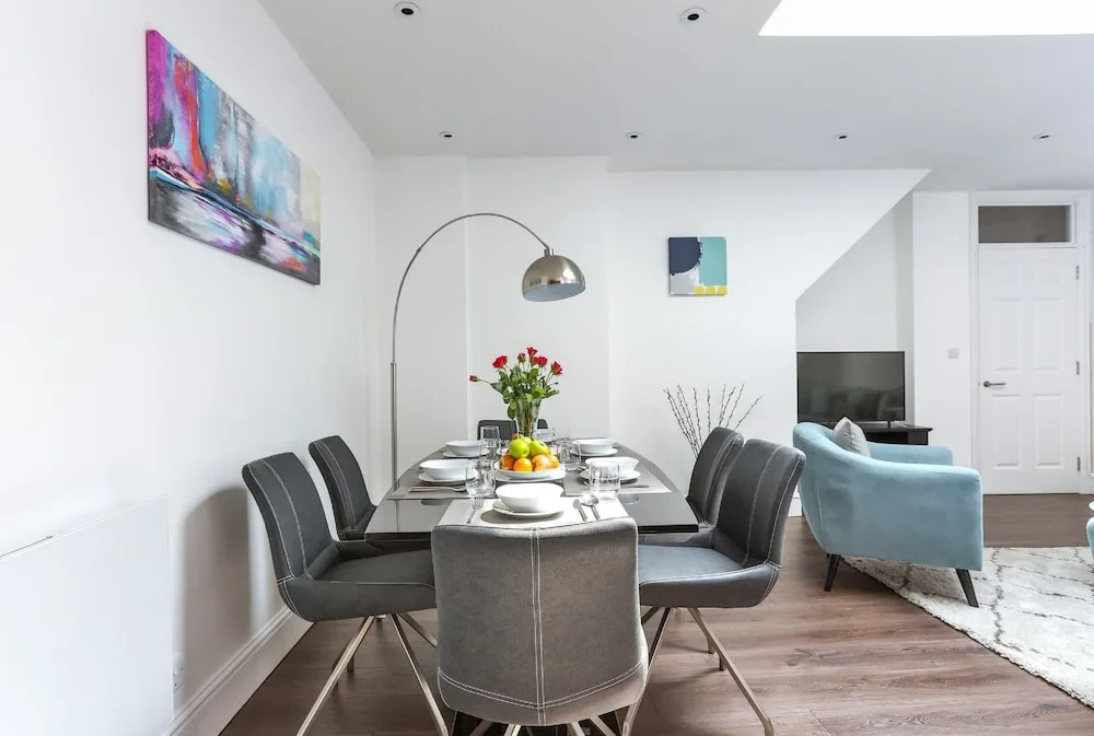 Durweston Mews