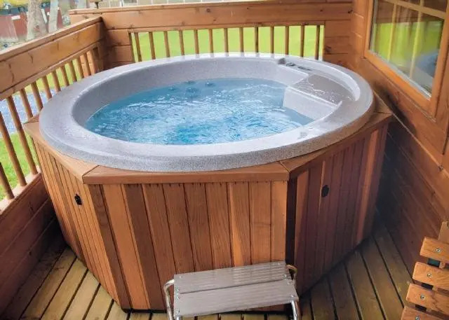 Luxury 3 bedroom, 3 bathroom lodge with hot tub