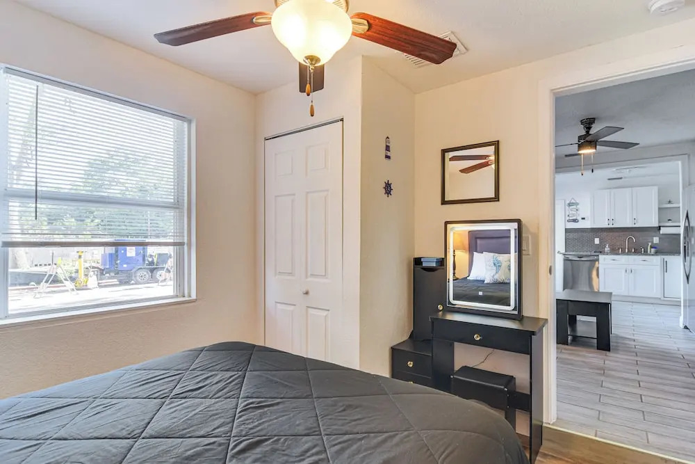 Walk to Art District + Beach: Pet-friendly Getaway