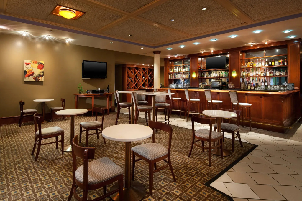 Four Points by Sheraton Bakersfield