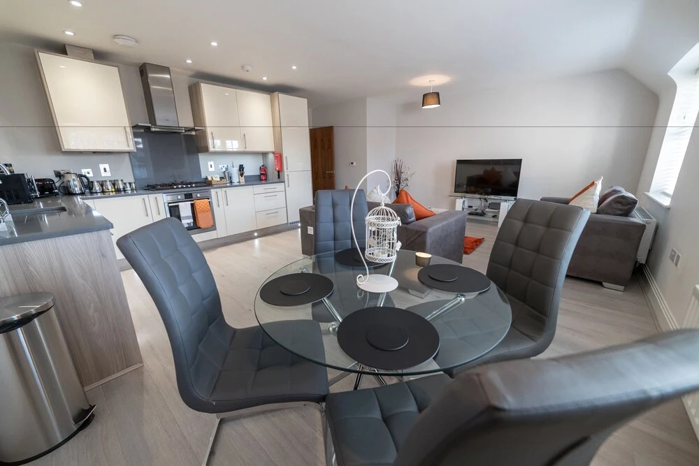 Helios Court Penthouse Serviced Apartment by Ferndale