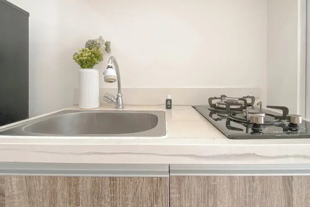 Warm And Simple 1Br Apartment At Vittoria Residence