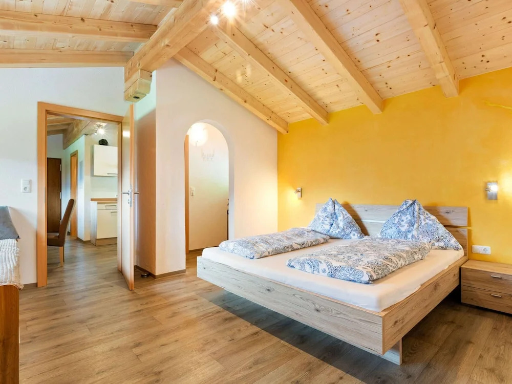 Comfy Apartment in Hollersbach im Pinzgau near Lake