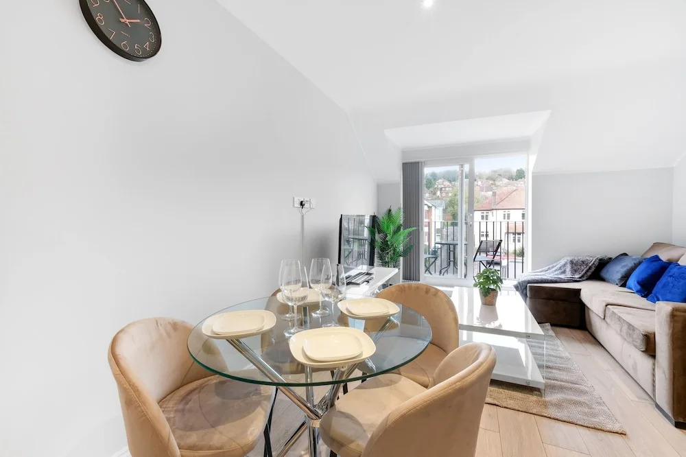 The Modern Apartments - 2 Bedroom with Parking by 360Stays