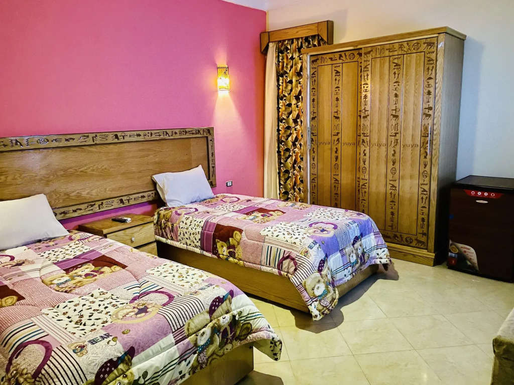 Jewel Howard Carter Hotel