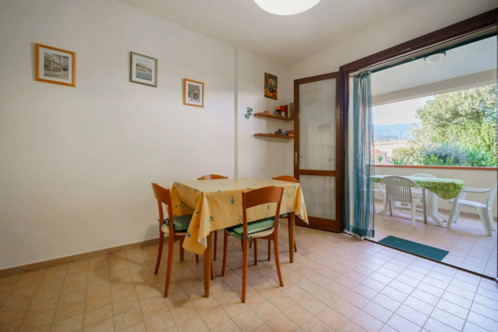 Bilo Sofi with small terrace overlooking the large garden very close to the center of Marina di Camp-BILO SOFI CON GIARDINO