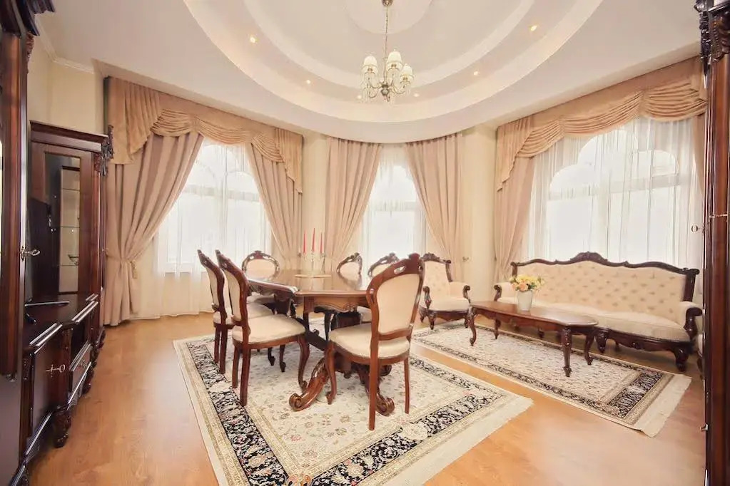 Astoria Grand Hotel