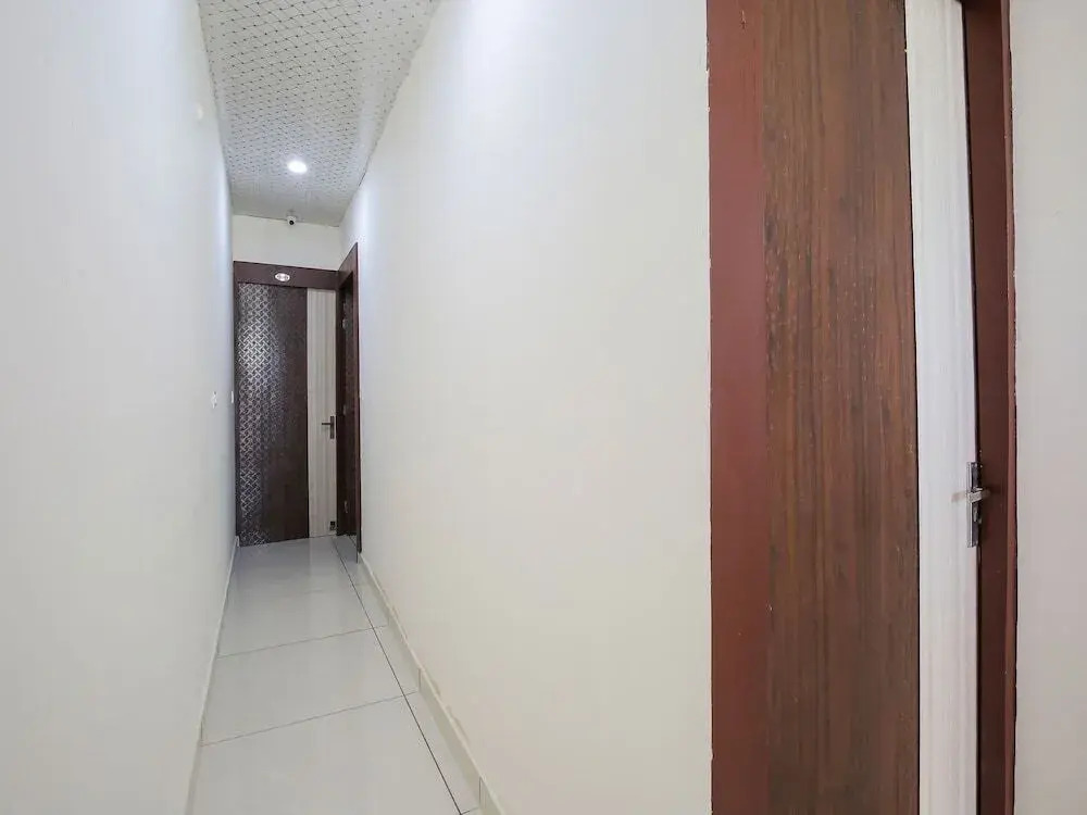 Royal Guest House by OYO Rooms