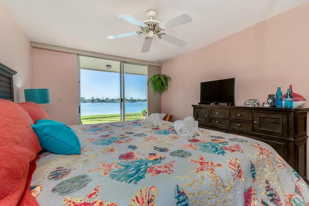 Bahia Vista 8-115