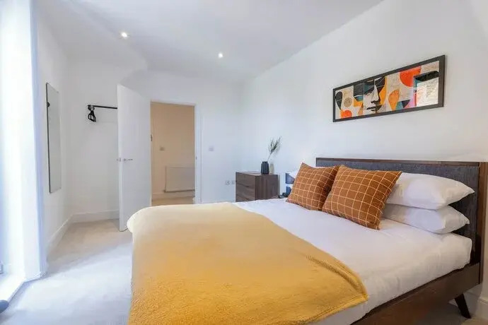 Modern Apts with Balcony in Mitcham