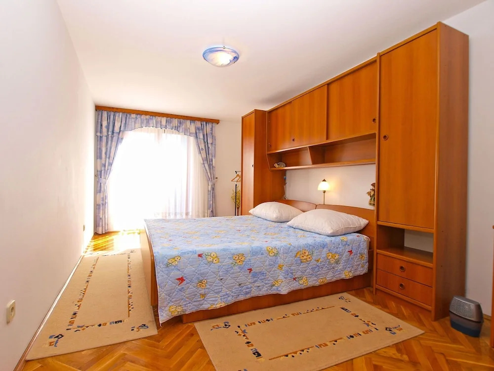 Apartment 979