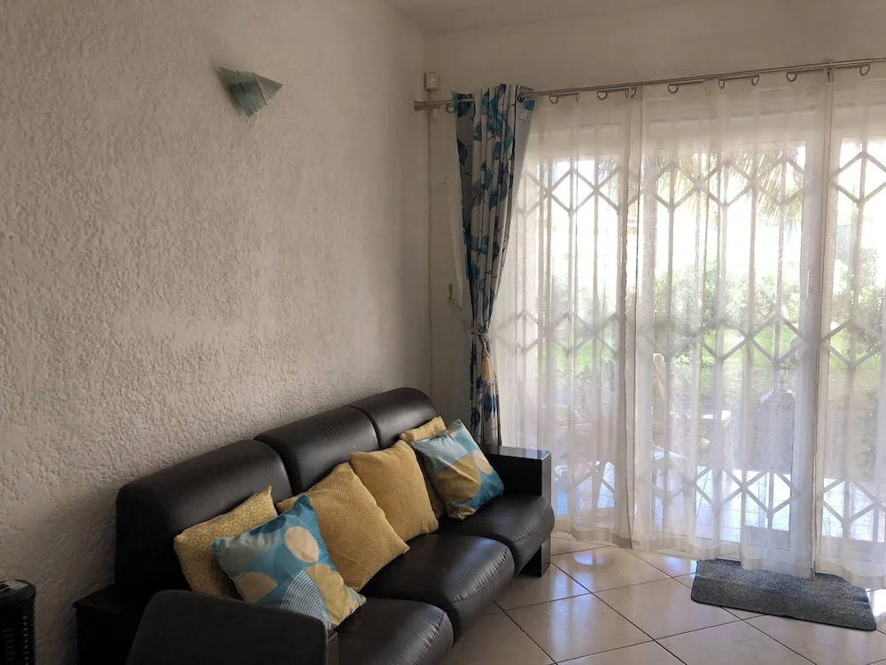 Lovely Apartment in Flic en Flac, Close to the Lovely Beach and all Amenities