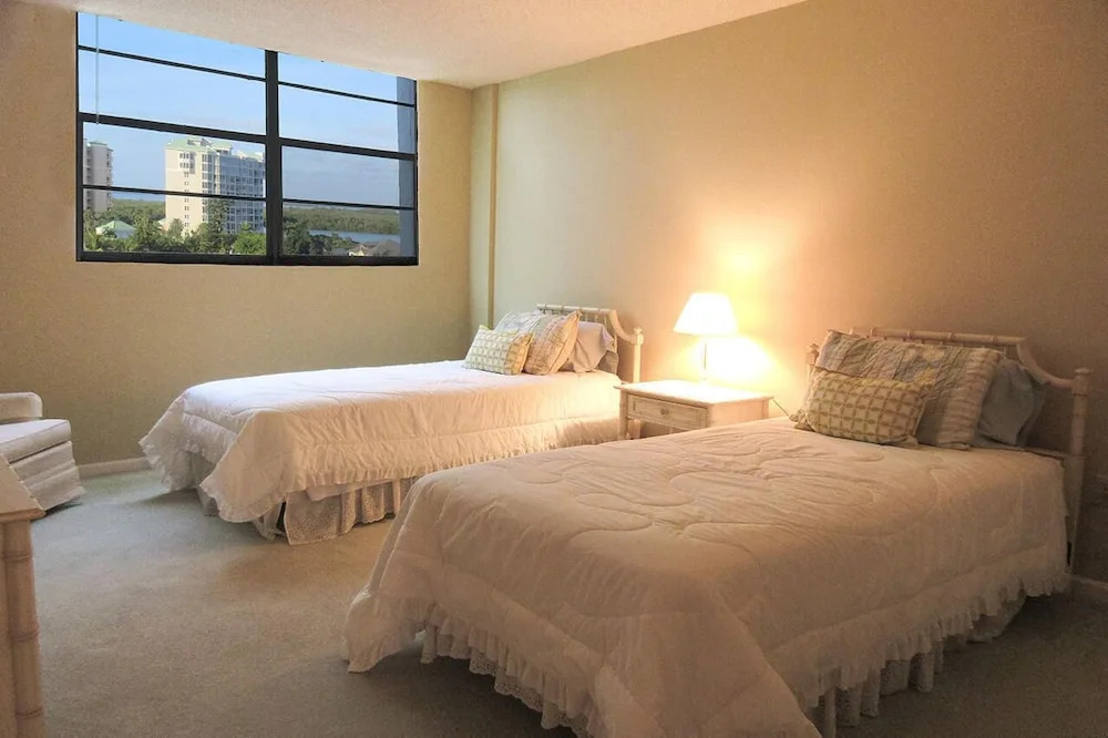 Marina Towers 704 - 2 Br Condo