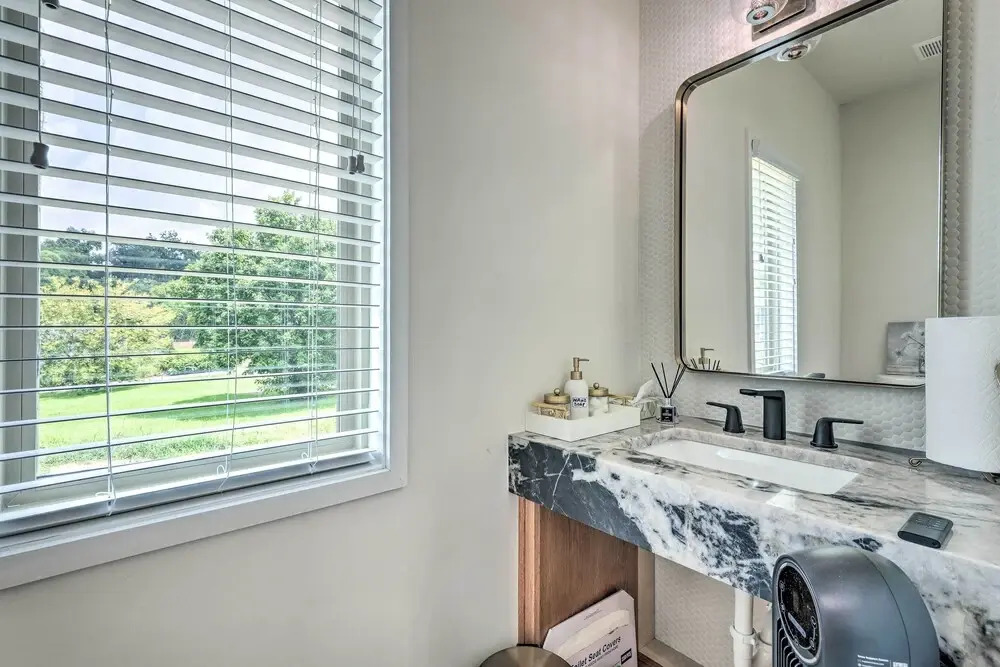 Luxury Smart Home 1 Mi to Mercedes-benz Stadium!