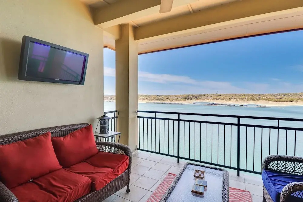 Top-floor Lake-view Condo w/ Boat Dock Access