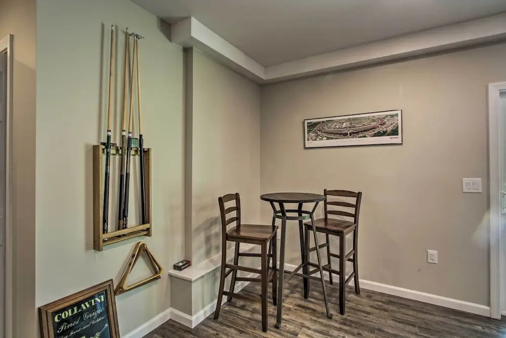 Covered Deck, Grill & Game Room: Gilford House!