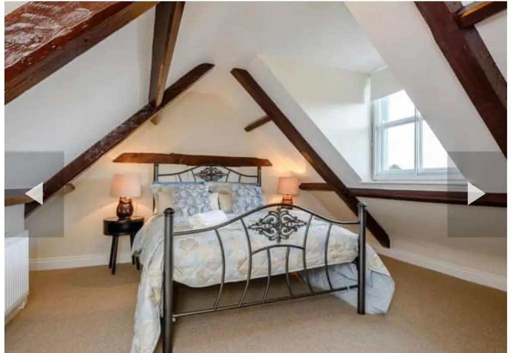 West Cottage. Central, beautiful, 2 mins to beach