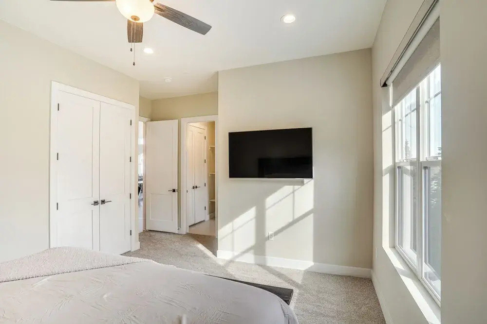 Spacious Utah Escape w/ Balcony & Mountain Views!