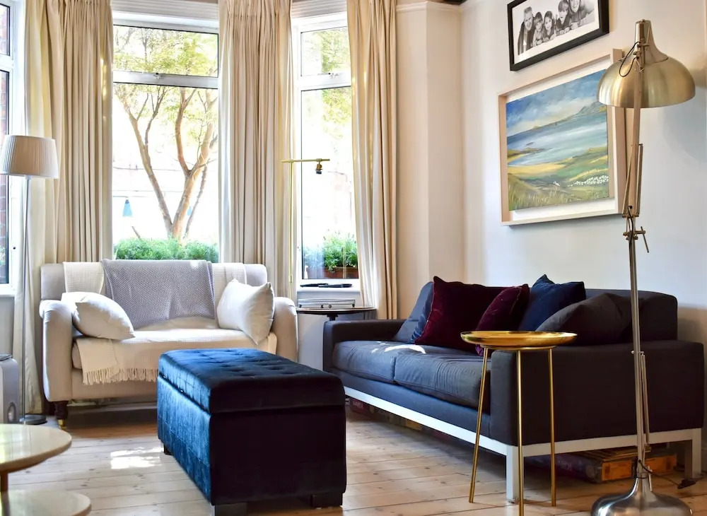 4 Bedroom Family Home Near Ranelagh