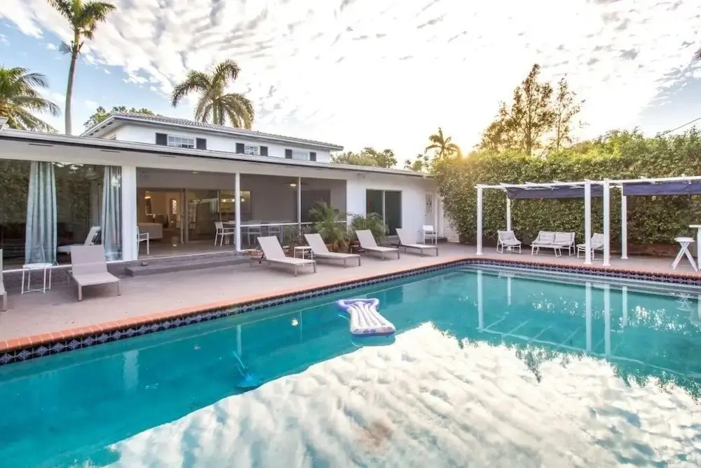 Chateau Hollywood Luxury Home W Private Pool - Sleeps 10 7 Bedroom Villa by Redawning