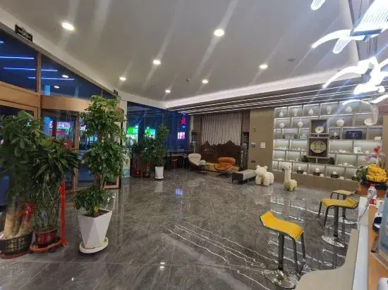 Four Seasons Jincheng Hotel (Five Avenues ZhiGu Subway Station)
