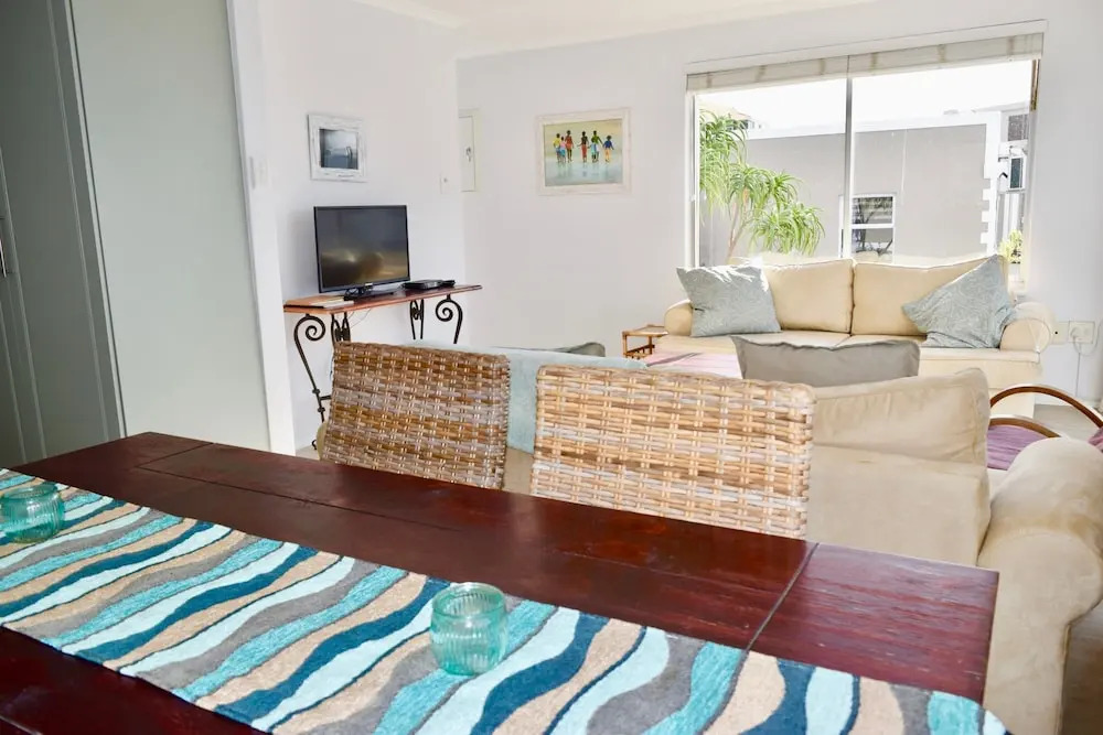 2 Bedroom Apartment With Waterfront Views
