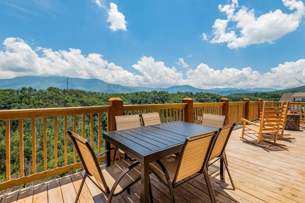 Smoky's Grand View 5 Bedroom Home