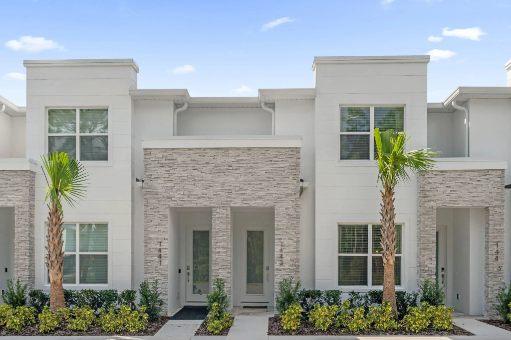 Upstay - Townhouse with Private Pool and Foosball, Clermont