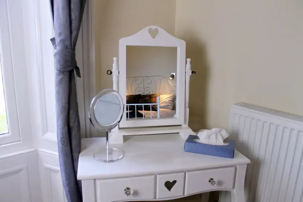 Silver Lining - Gilmore Place Apartment