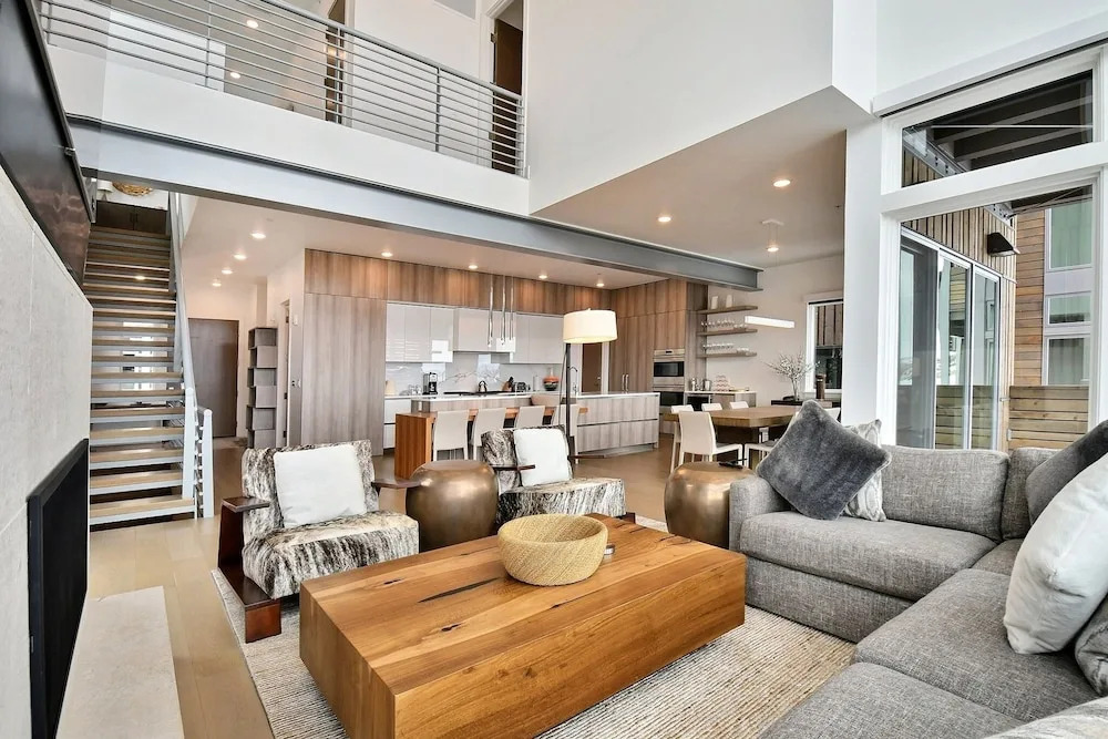 Ski-in/ski-out Elegant 5br/6ba 5 Bedroom Townhouse by Redawning