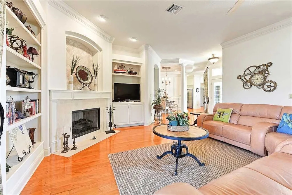 Royal Swan - Three Bedroom Home