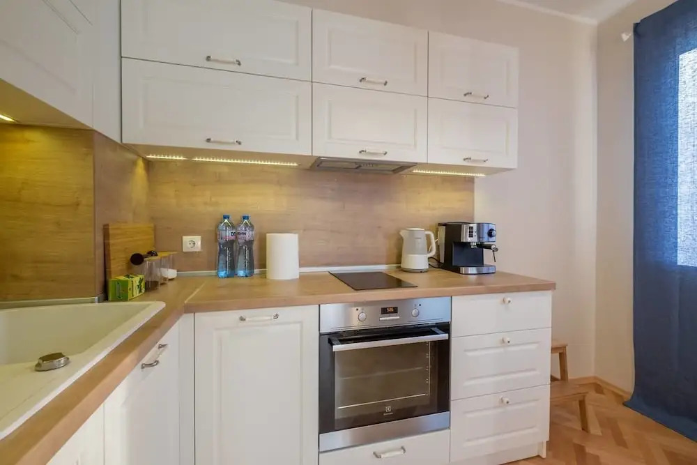 FM Deluxe 2-BDR Apartment with Balcony - Zaimov Park