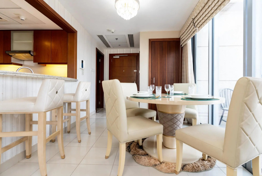 1BR Apt Top Floor Burj Sea Views Downtown