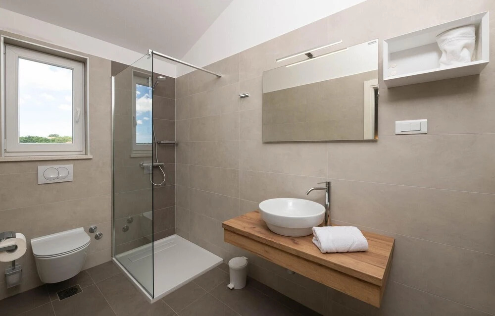 Amazing Home in Manjadvorci With Outdoor Swimming Pool, Wifi and 3 Bedrooms