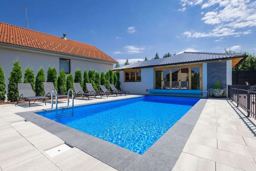 Rooms & apartments Karlo