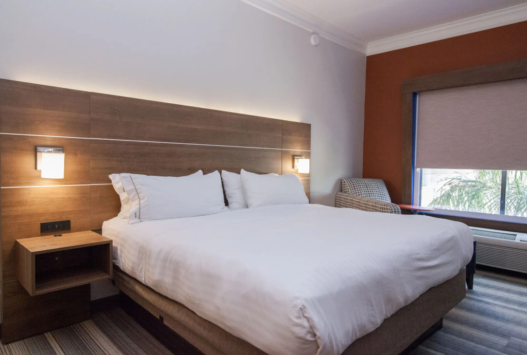 Holiday Inn Express Houston-Alvin by IHG
