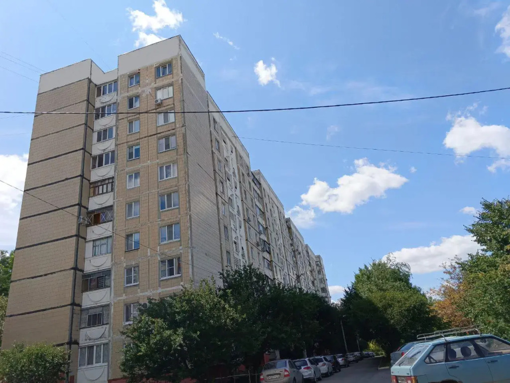 на бульваре Юности 21к1