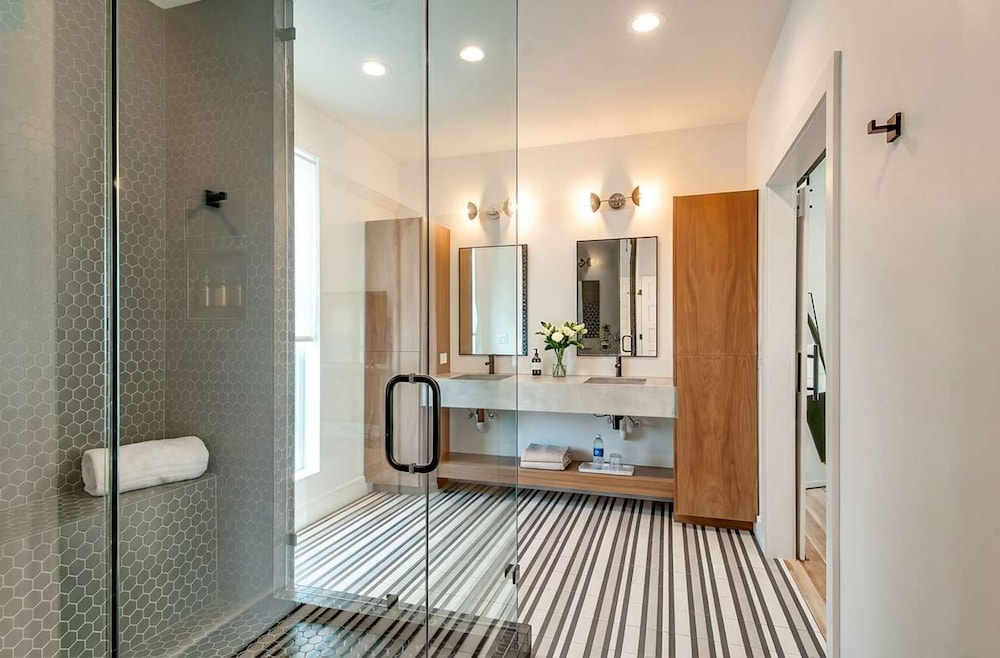 Close to the Gulch - Book Today