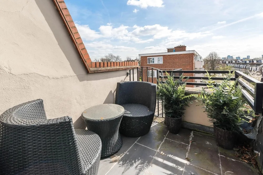 Spectacularly Stylish 2 Bed Flat Heart of Fulham