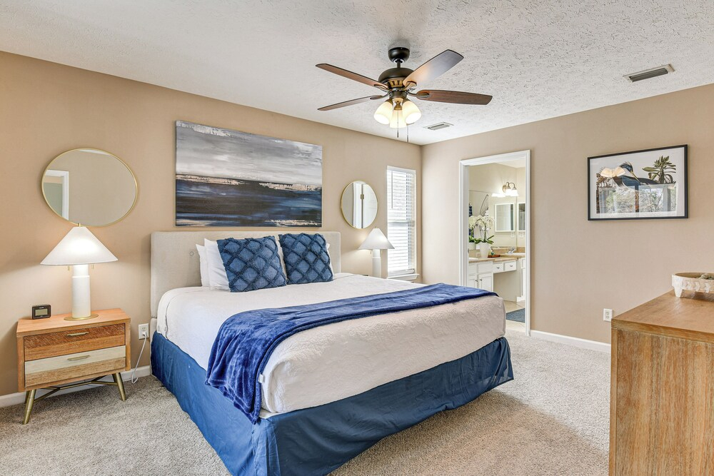 1 Mi From Beach, Private Yard + Community Pools