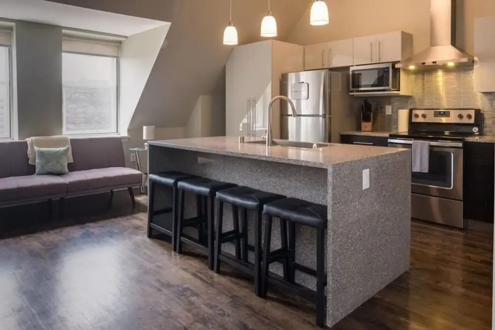 Downtown Penthouse with Free Parking