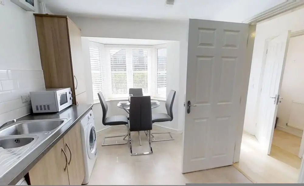 Cole Green Lane Executive Stay- Free Parking